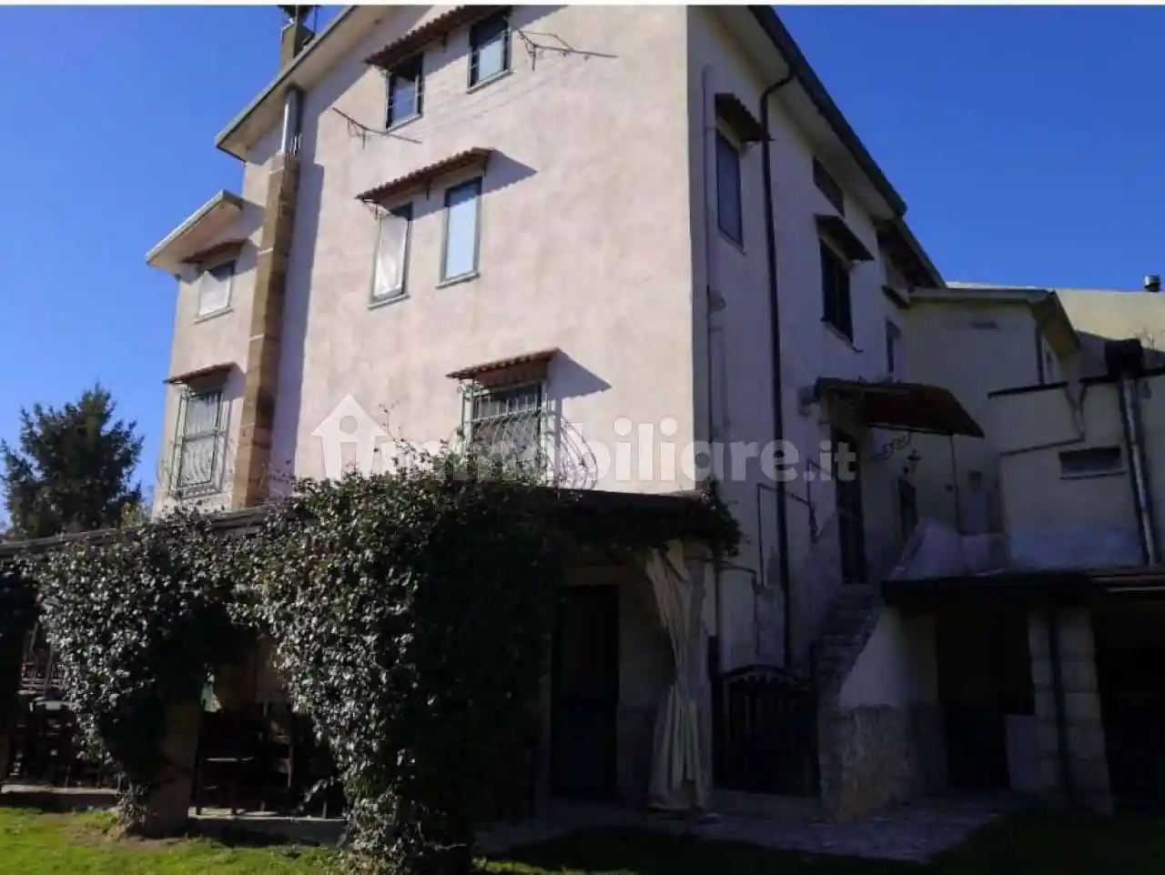 Villa in vendita a Dugenta