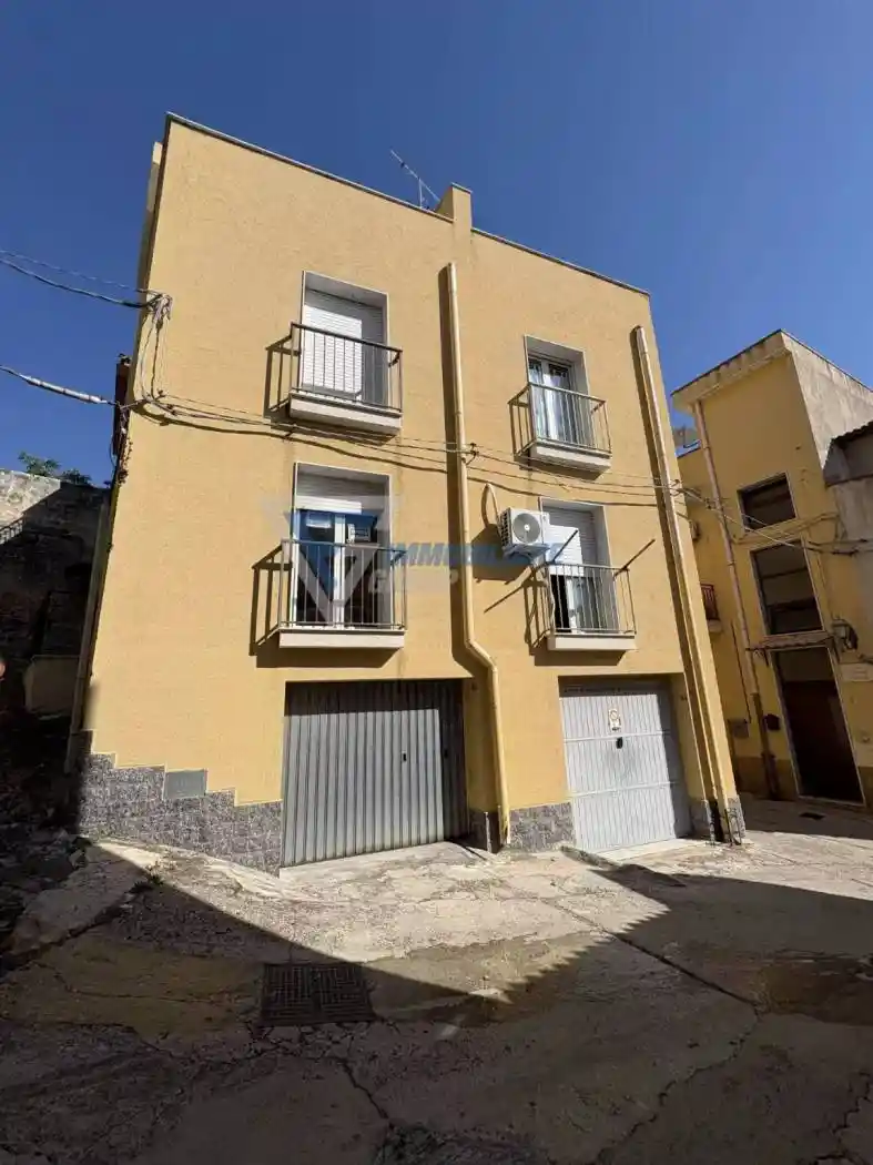 Palazzo - Edificio in vendita a Melilli