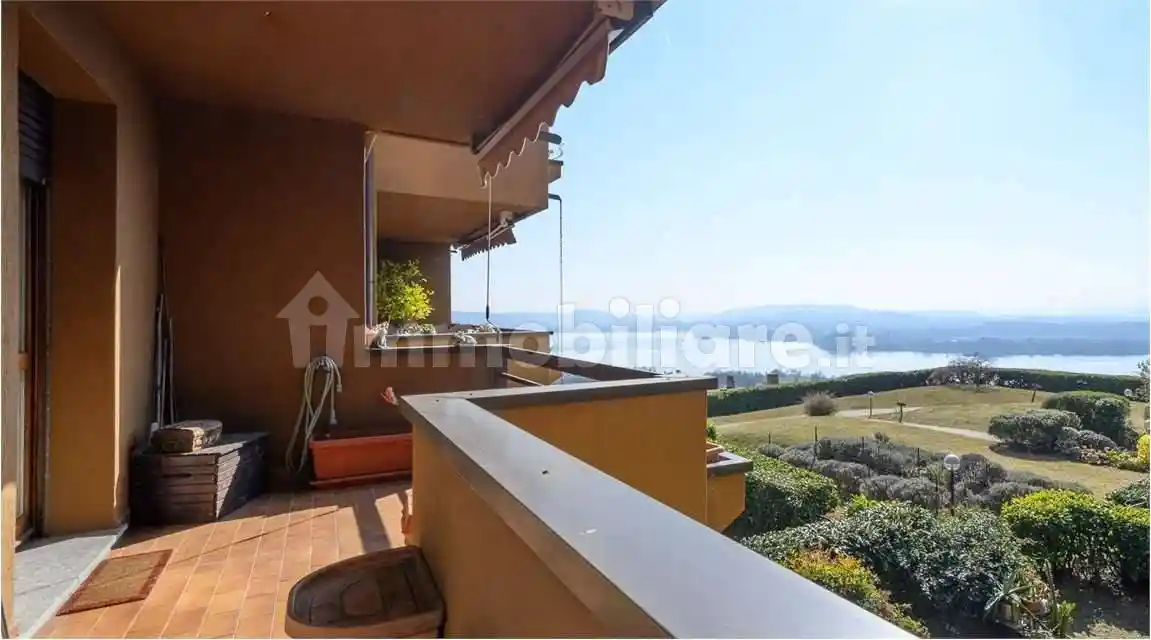 Appartamento in affitto a Comerio