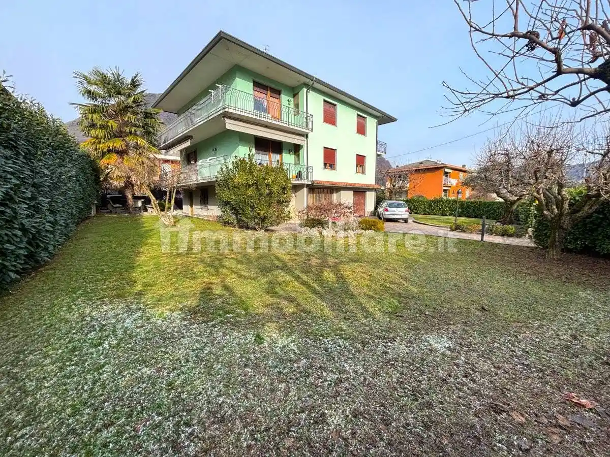 Villa in vendita a Albino