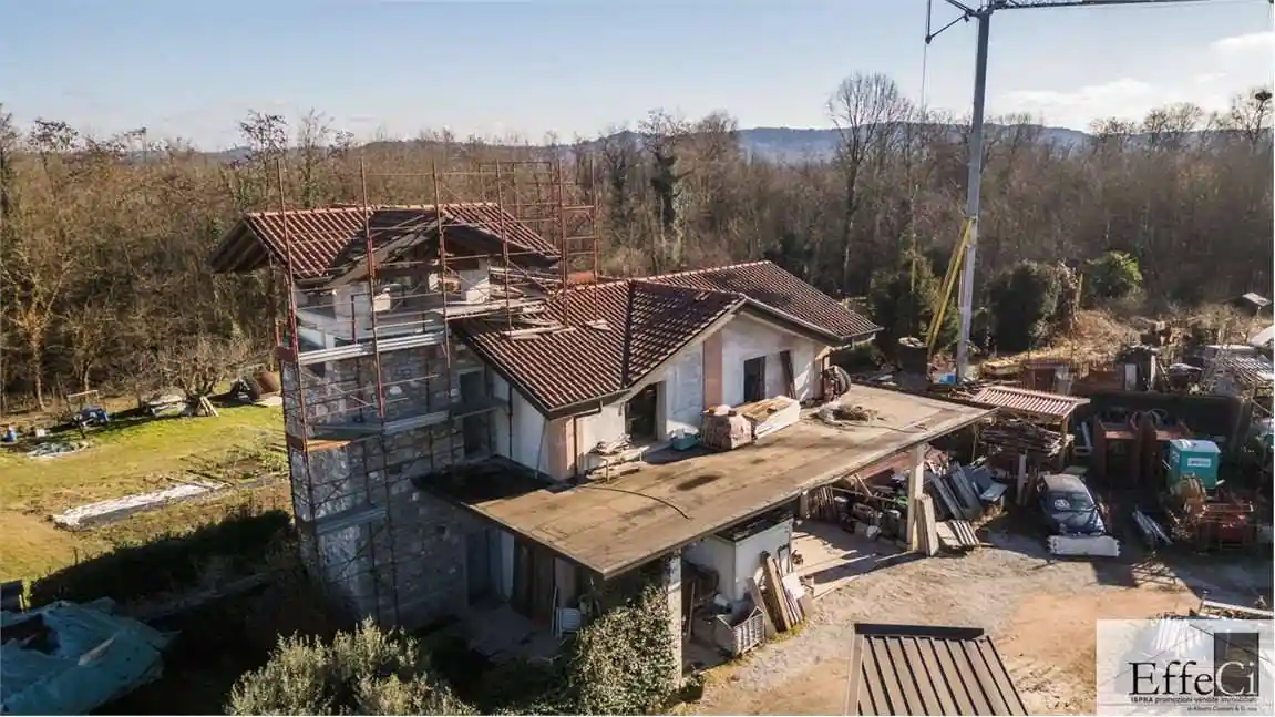 Villa in vendita a Biandronno