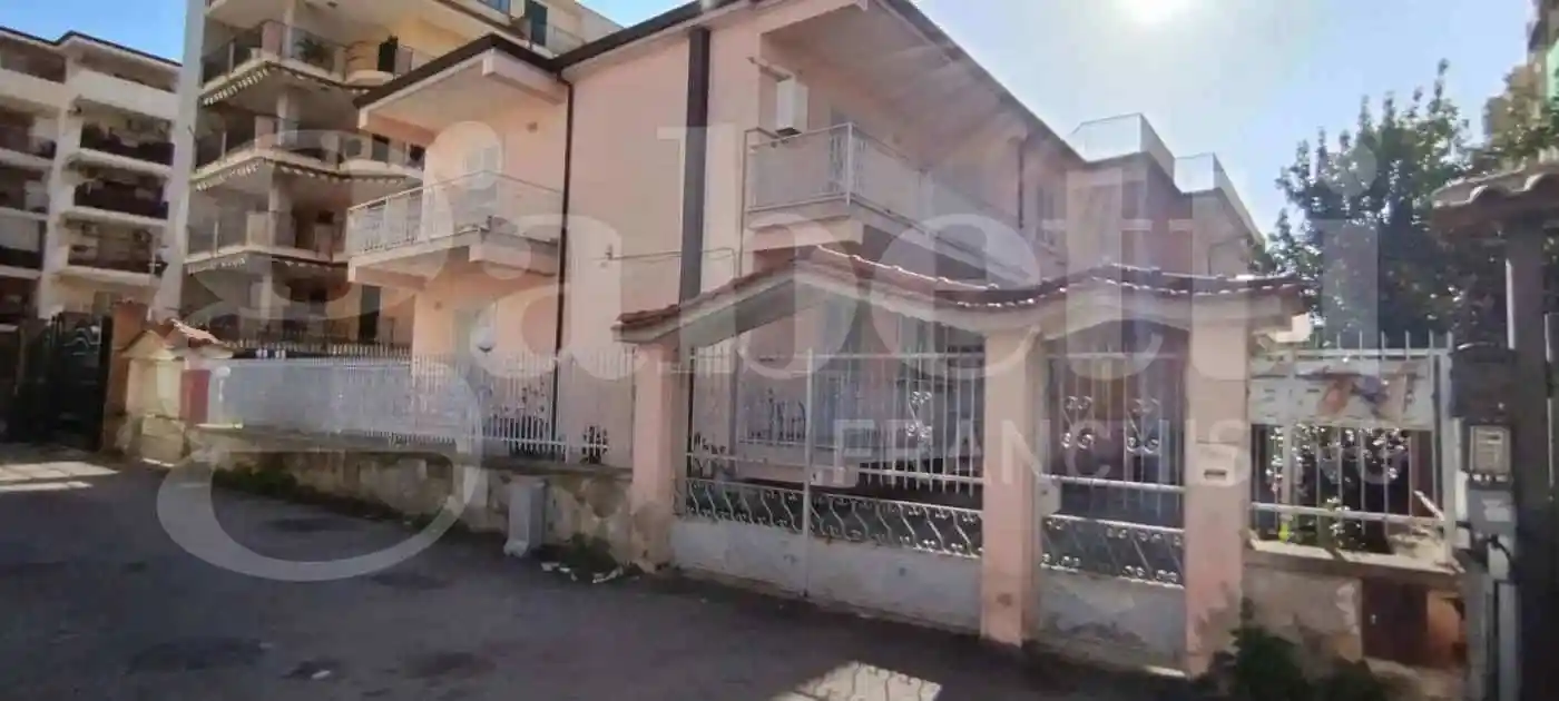 Palazzo - Edificio in vendita a Aversa