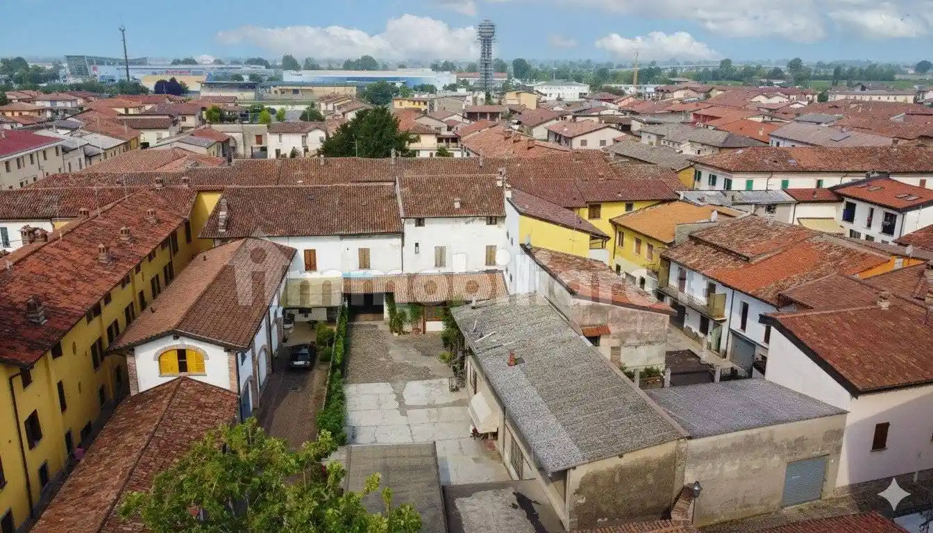 Palazzo - Edificio in vendita a Antegnate