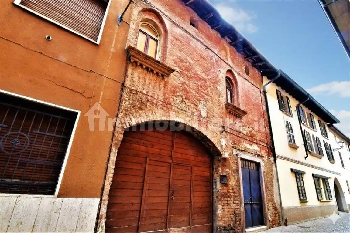 Palazzo - Edificio in vendita a Caravaggio