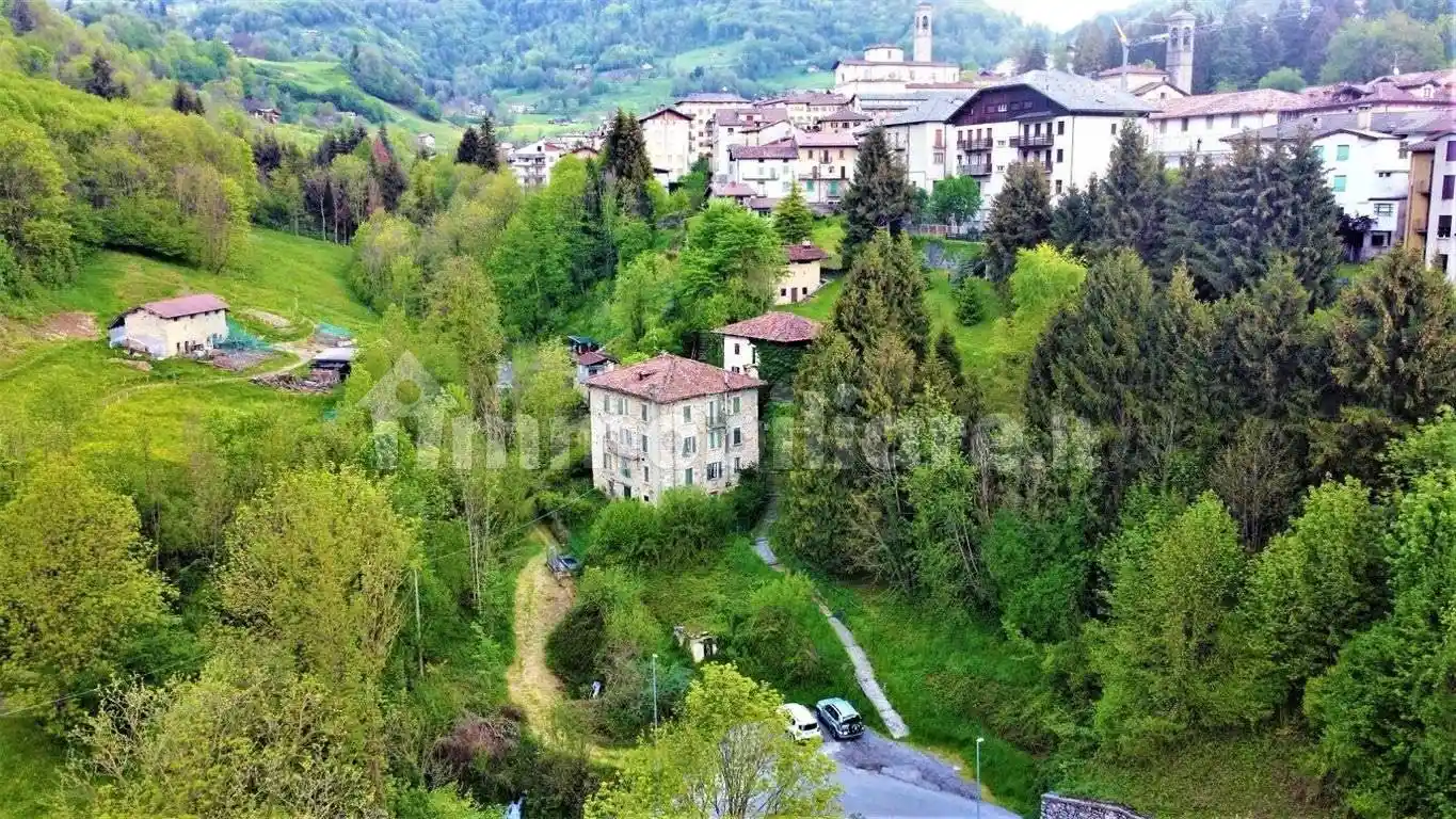 Villa in vendita a Serina