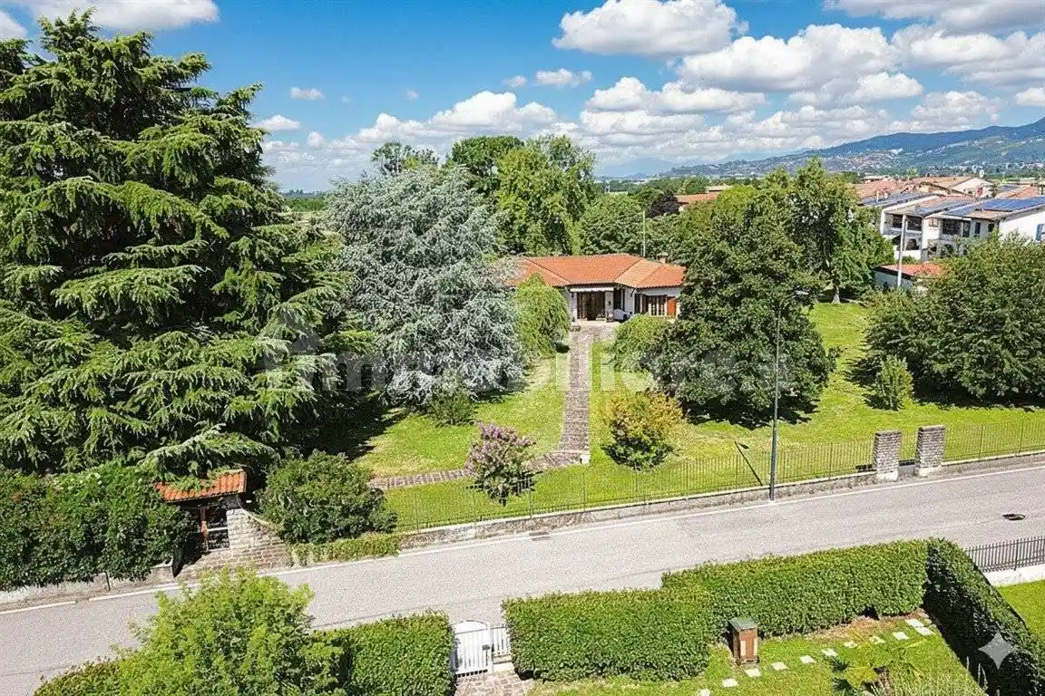 Villa in vendita a Palazzolo sull'Oglio