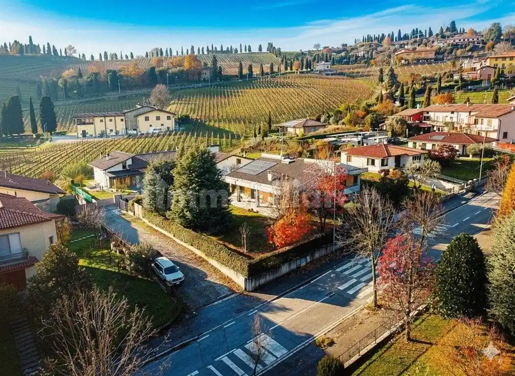 Villa in vendita a Grumello del Monte