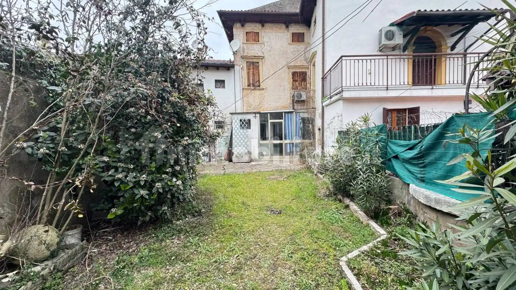 Casa indipendente in vendita a Villafranca di Verona