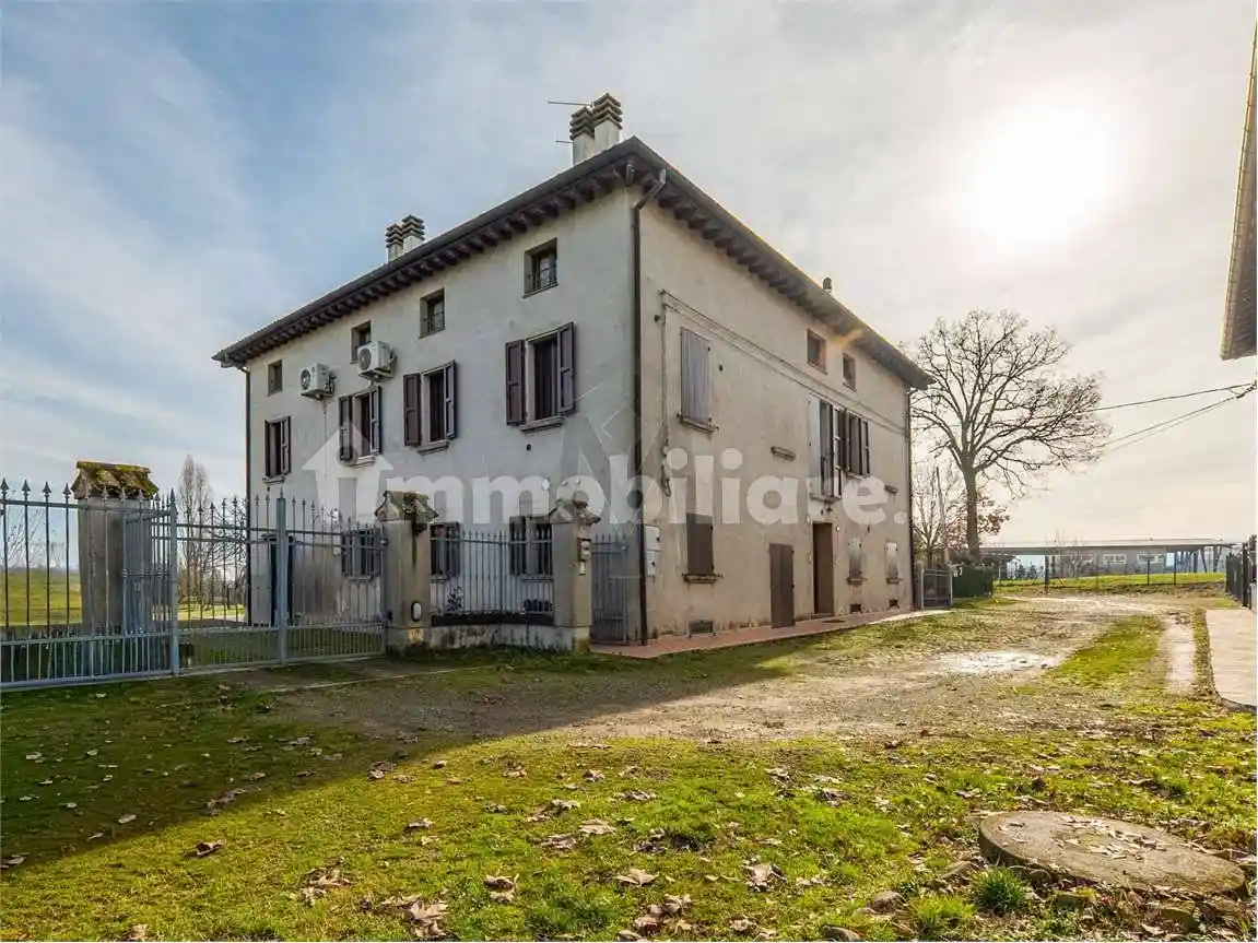 Casa indipendente in vendita a Reggio Emilia