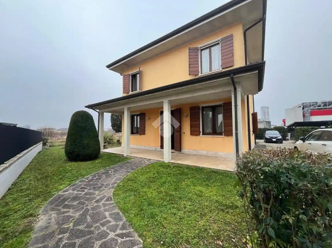 Villa in vendita a Castelbelforte