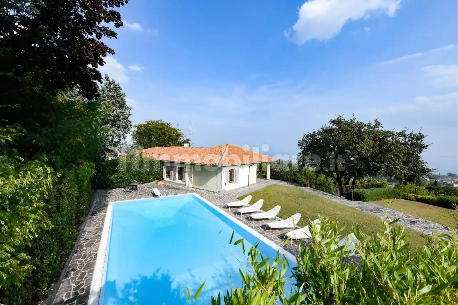 Villa in affitto a Padenghe sul Garda