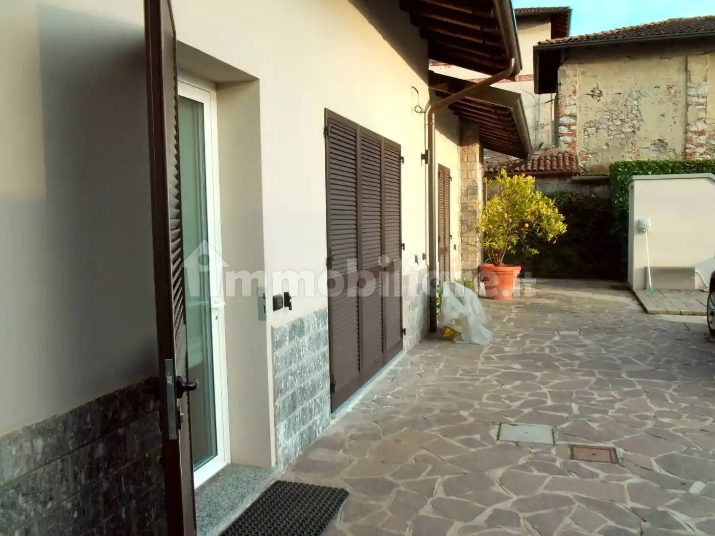 Villa in vendita a Montorfano