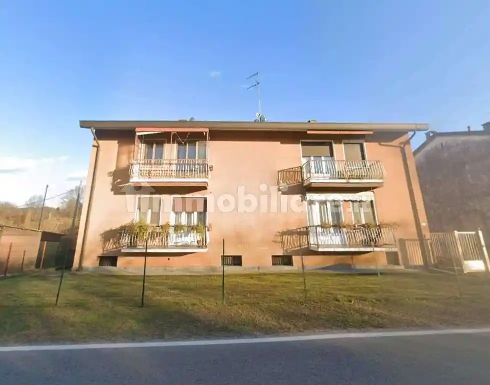 Appartamento in vendita a Angera