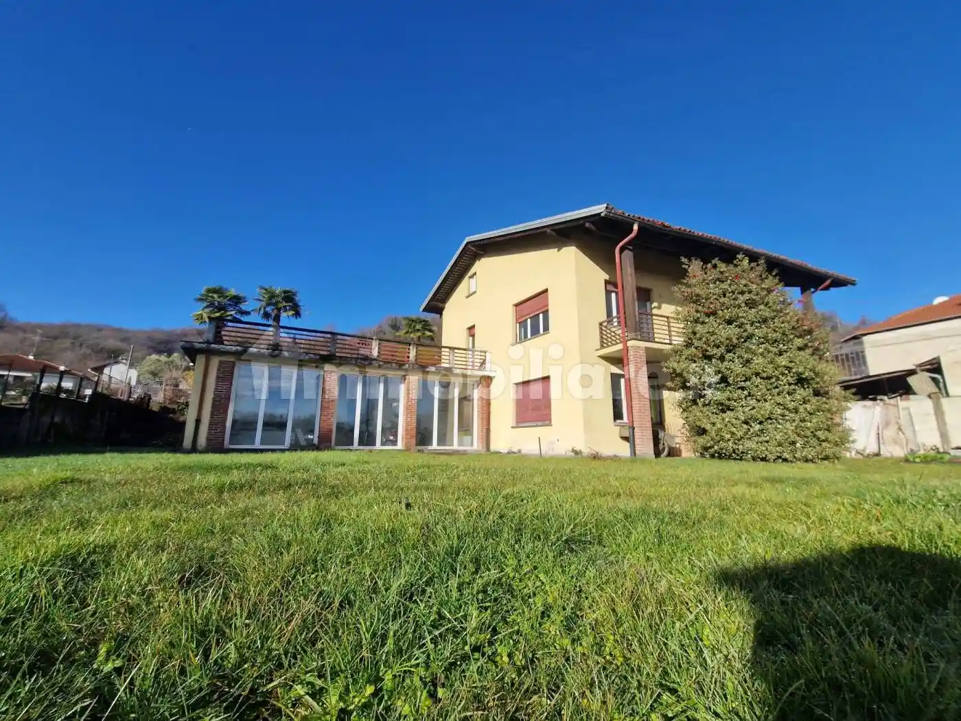 Villa in vendita a Serravalle Sesia
