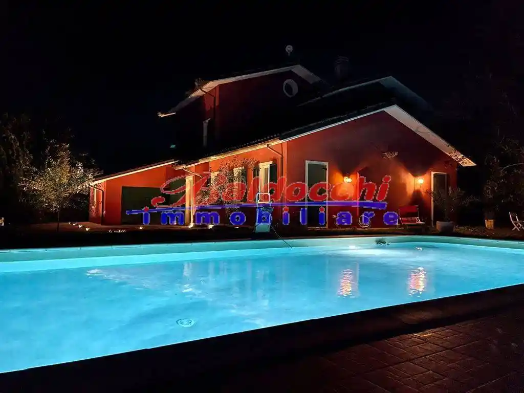 Villa in vendita a Terre Roveresche