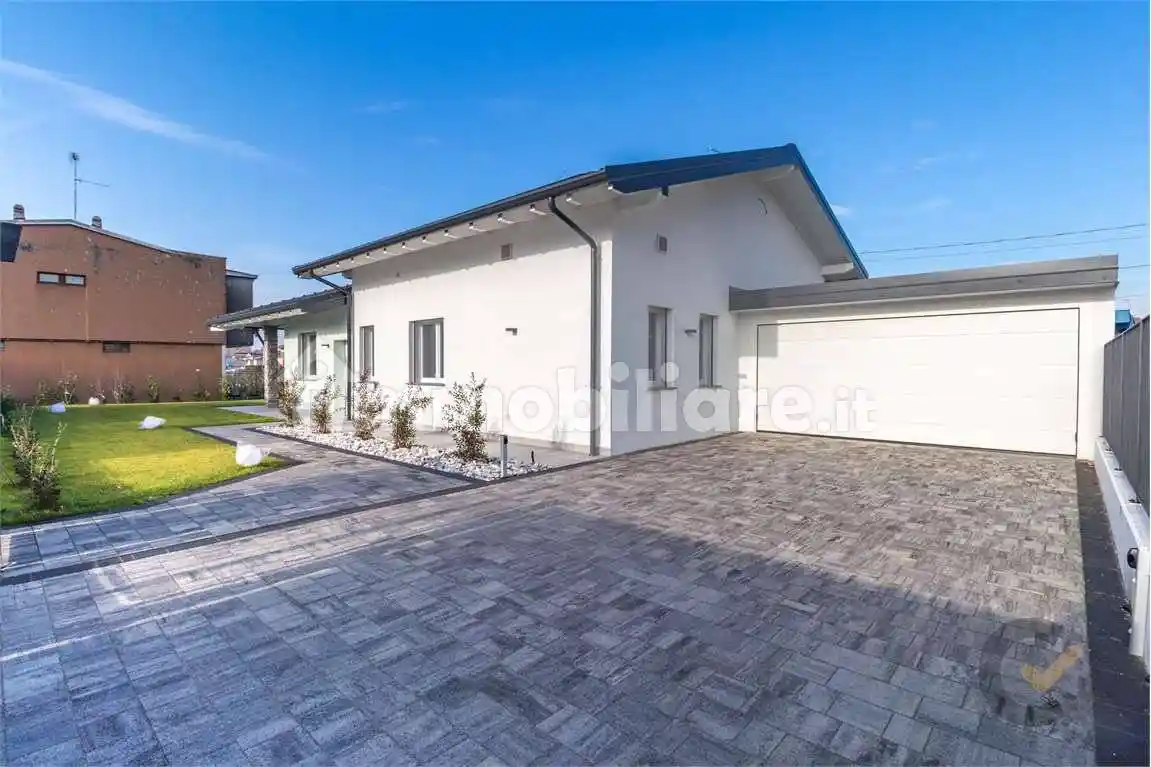 Villa in vendita a Cairate