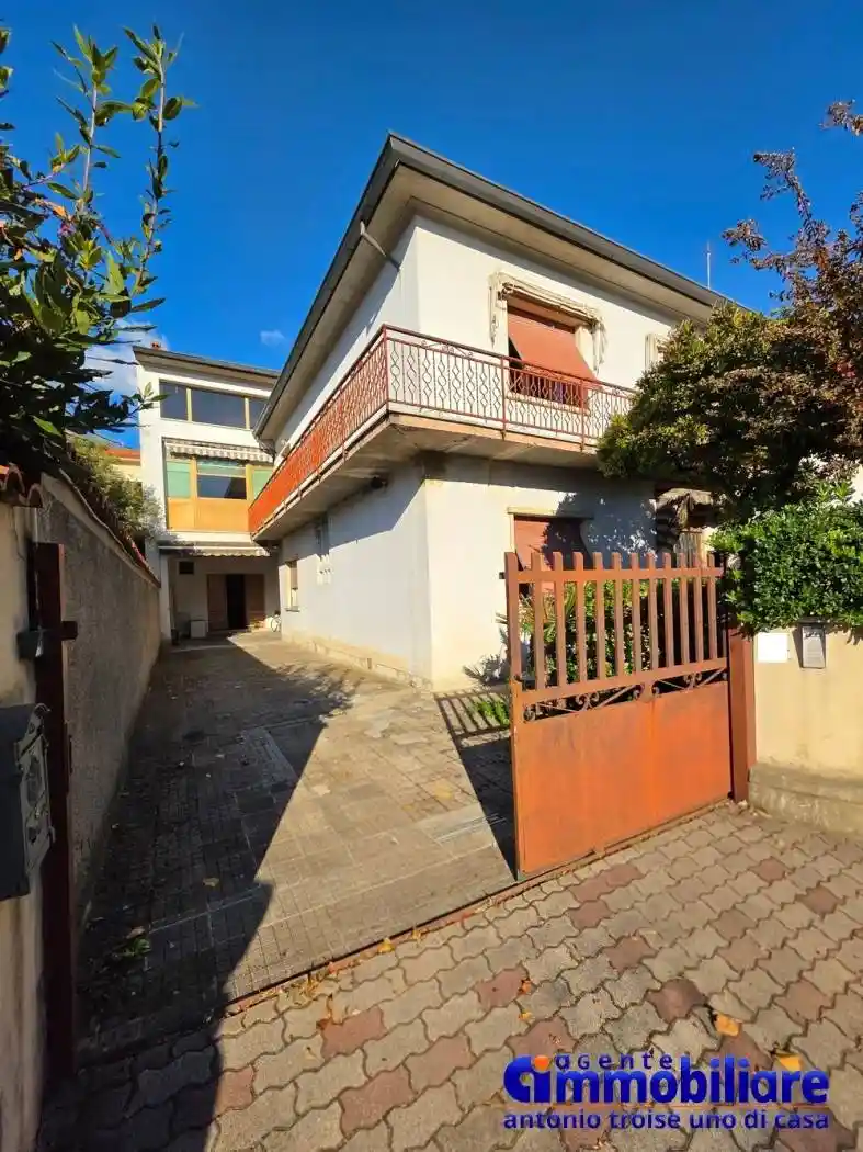 Palazzo - Edificio in vendita a Agliana