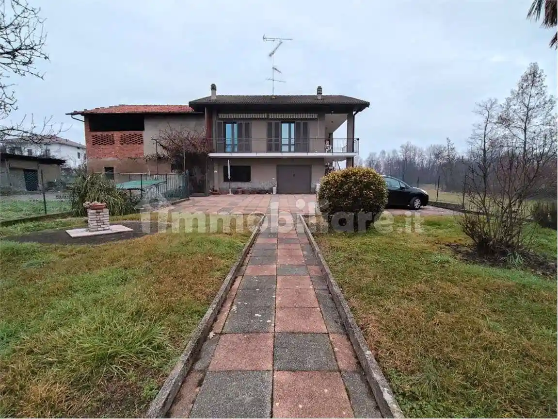 Casa indipendente in vendita a Bogogno