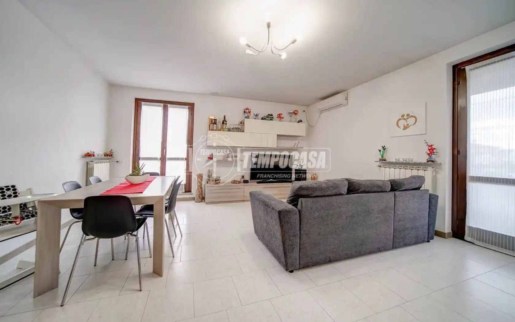 Villa in vendita a Oggiona con Santo Stefano