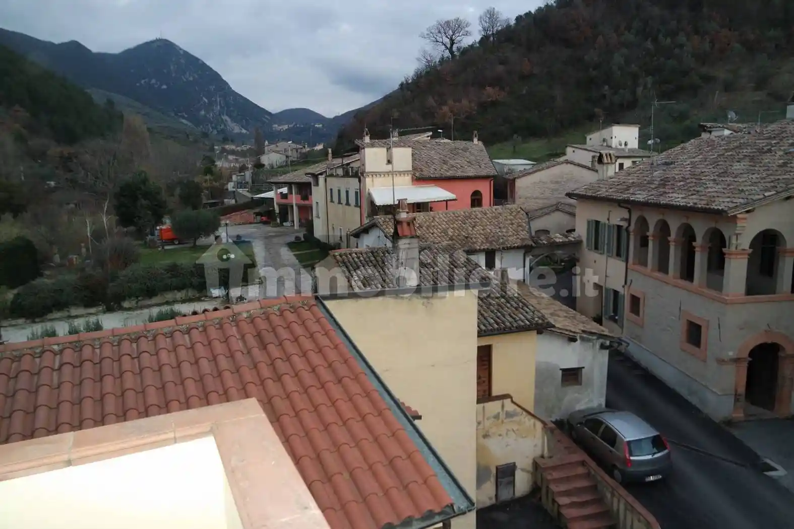 Casa indipendente in vendita a Foligno