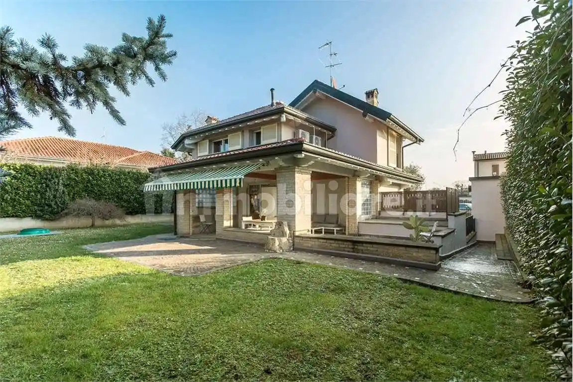 Villa in vendita a Busnago