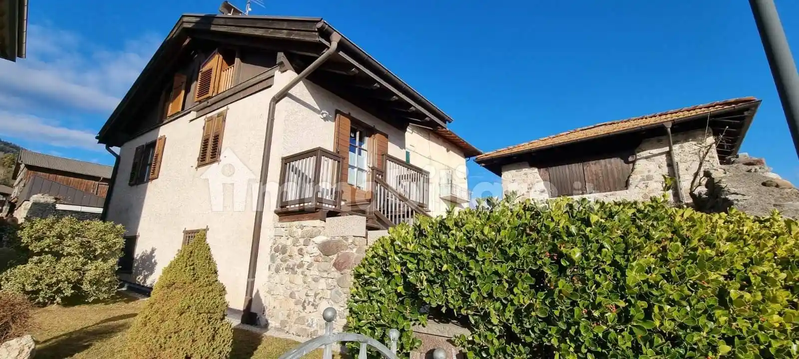 Casa indipendente in vendita a Novella