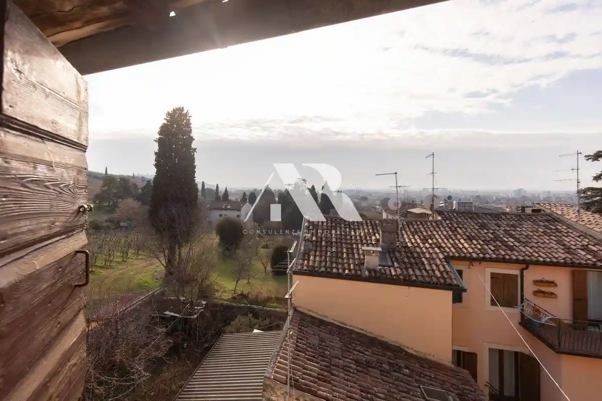 Casa indipendente in vendita a Verona