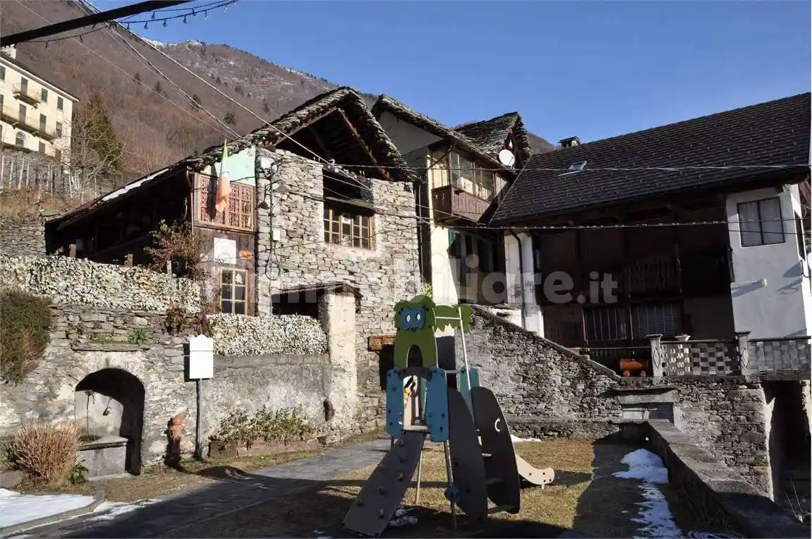 Casa indipendente in vendita a Calasca-Castiglione