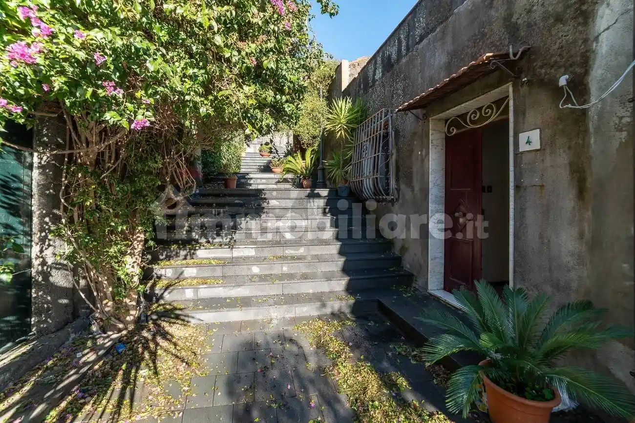 Casa indipendente in vendita a Trecastagni