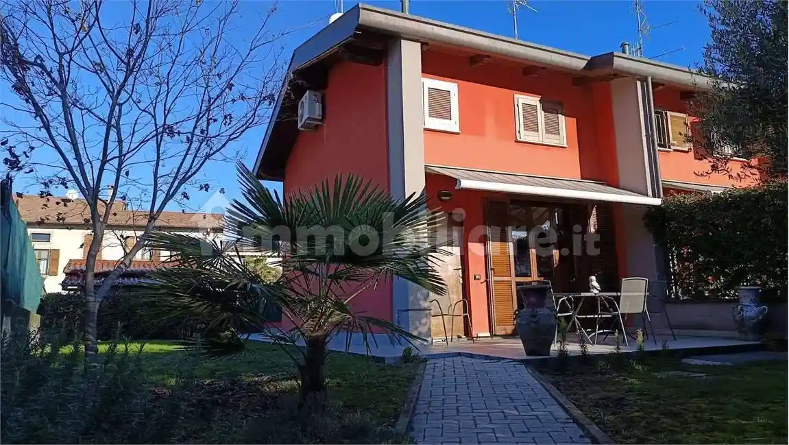 Villetta a schiera in vendita a Cadorago
