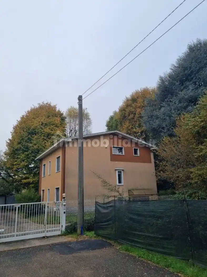 Villa in vendita a Lonate Ceppino