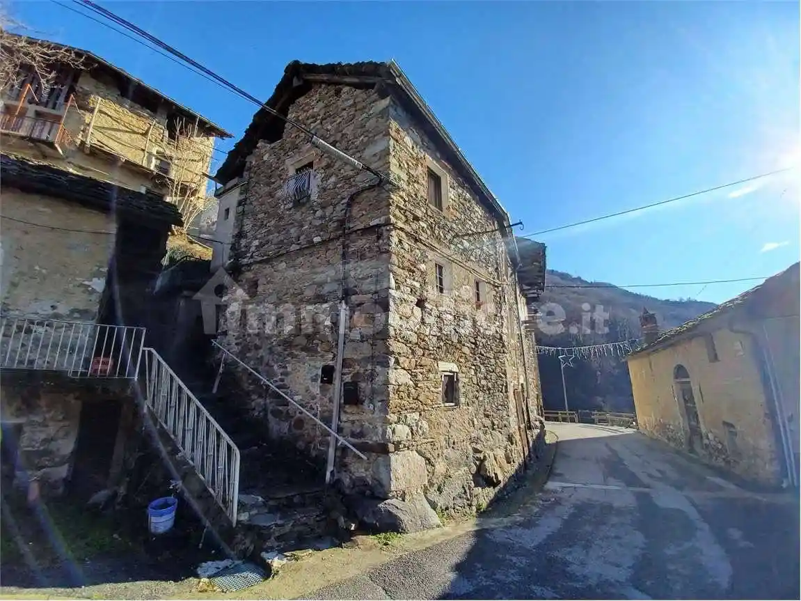 Appartamento in vendita a Perloz