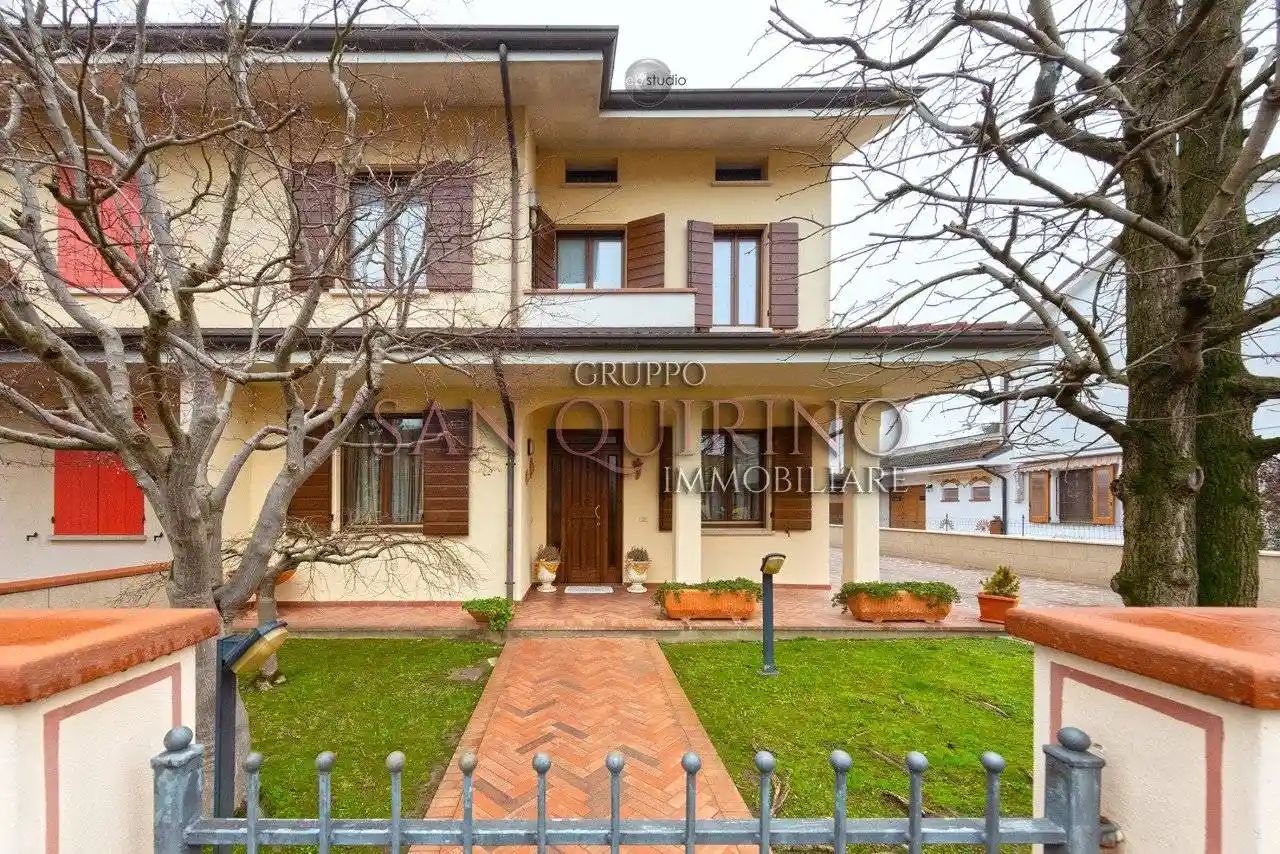 Villa in vendita a Dosolo