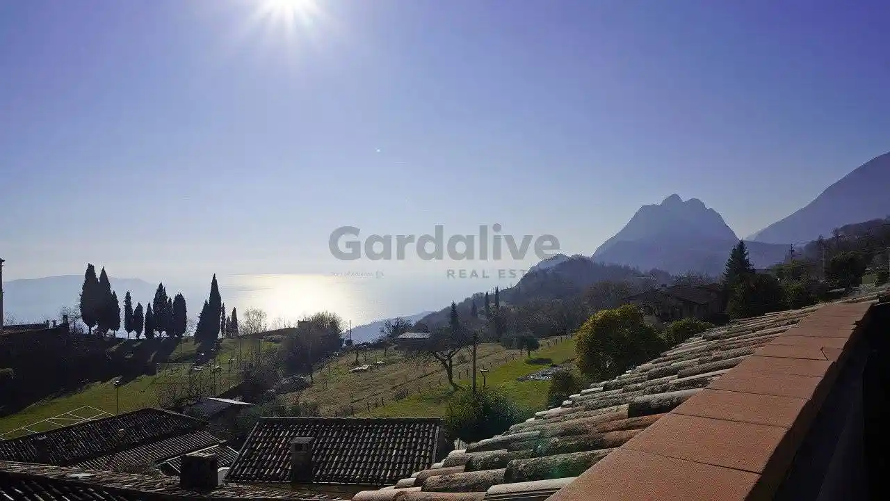 Appartamento in vendita a Gargnano