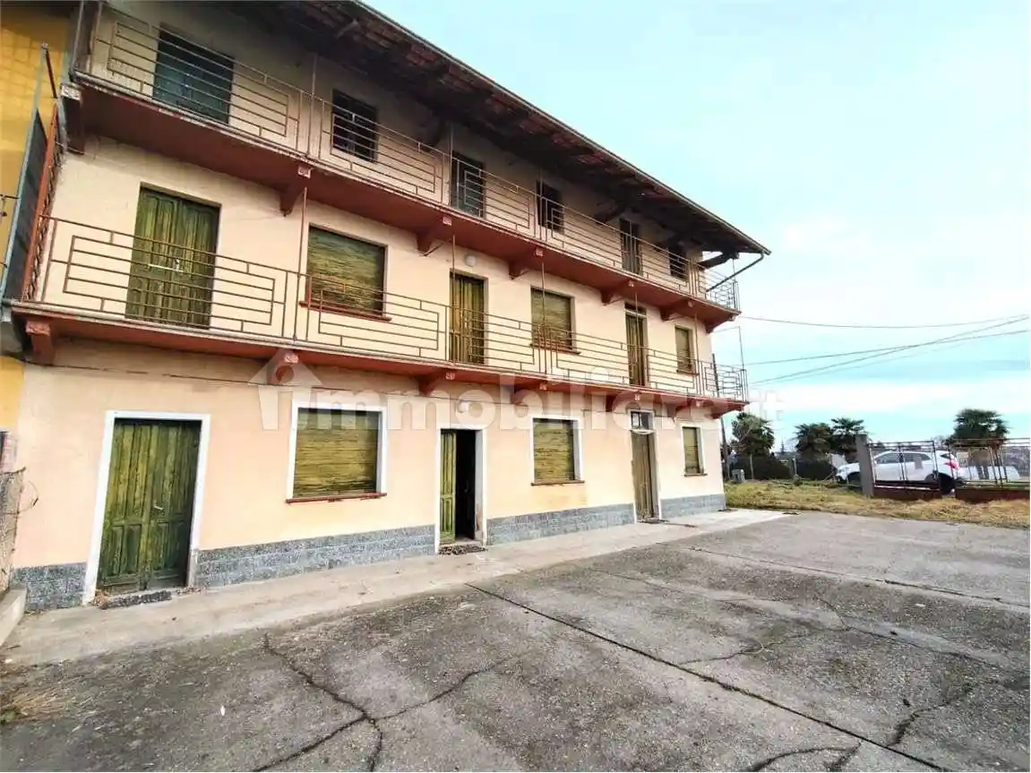 Rustico - Casale in vendita a Oleggio