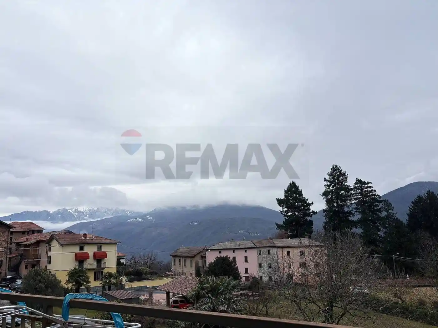 Casa indipendente in vendita a Cuasso al Monte