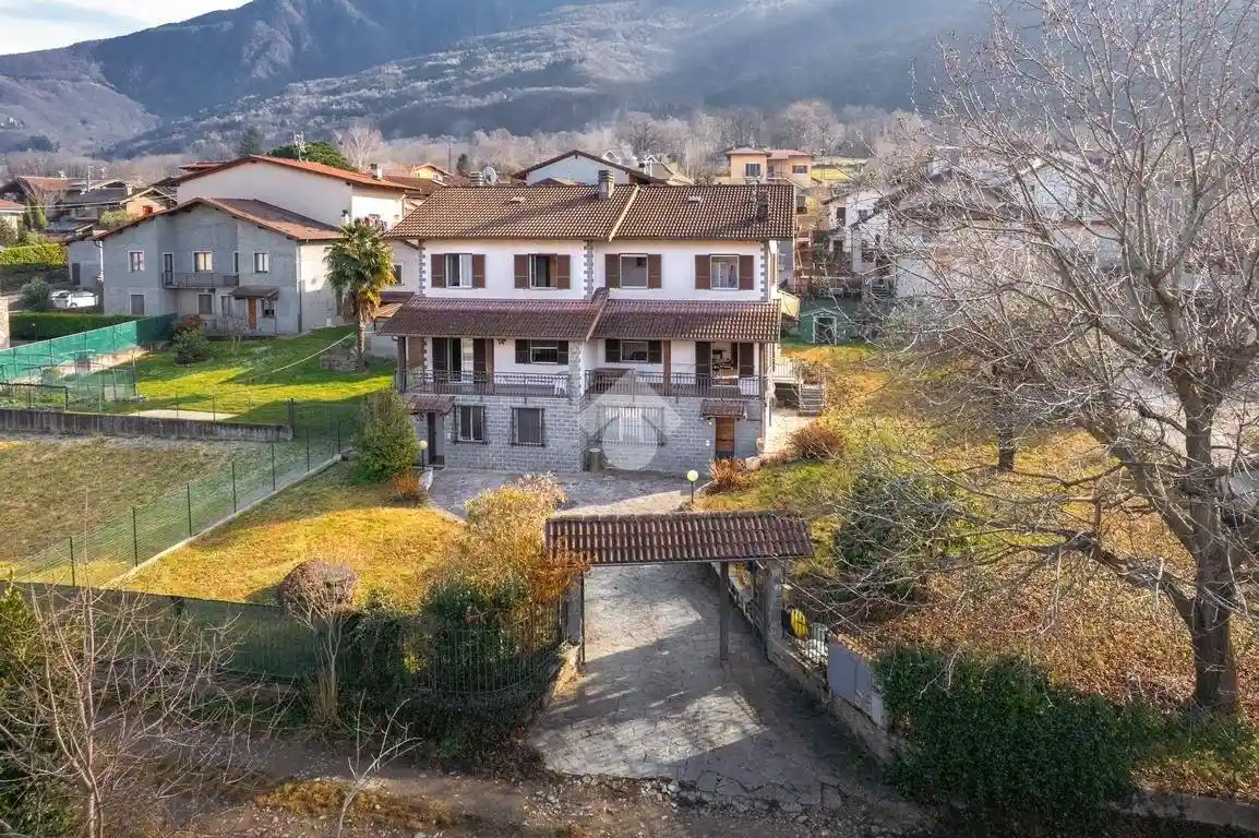 Villa in vendita a Colico