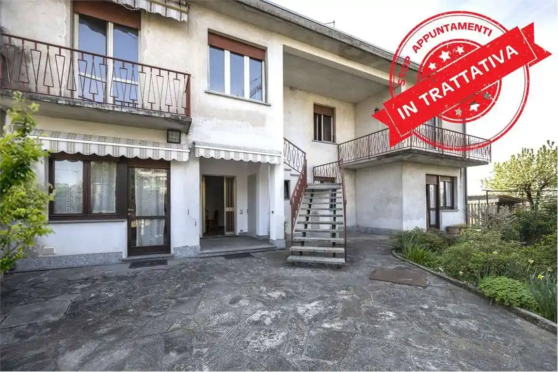 Villa in vendita a Carnago