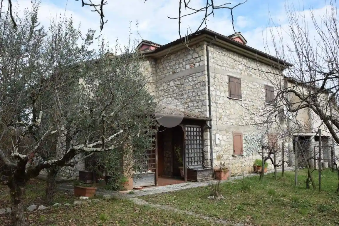 Casa indipendente in vendita a Pastena