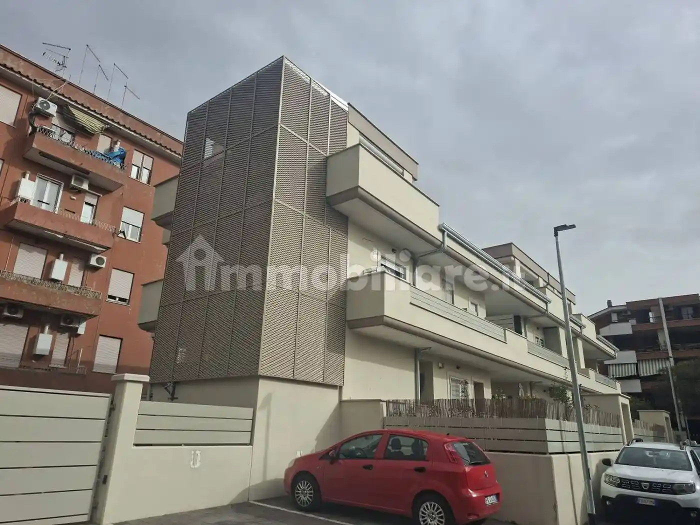 Palazzo - Edificio in affitto a Ciampino