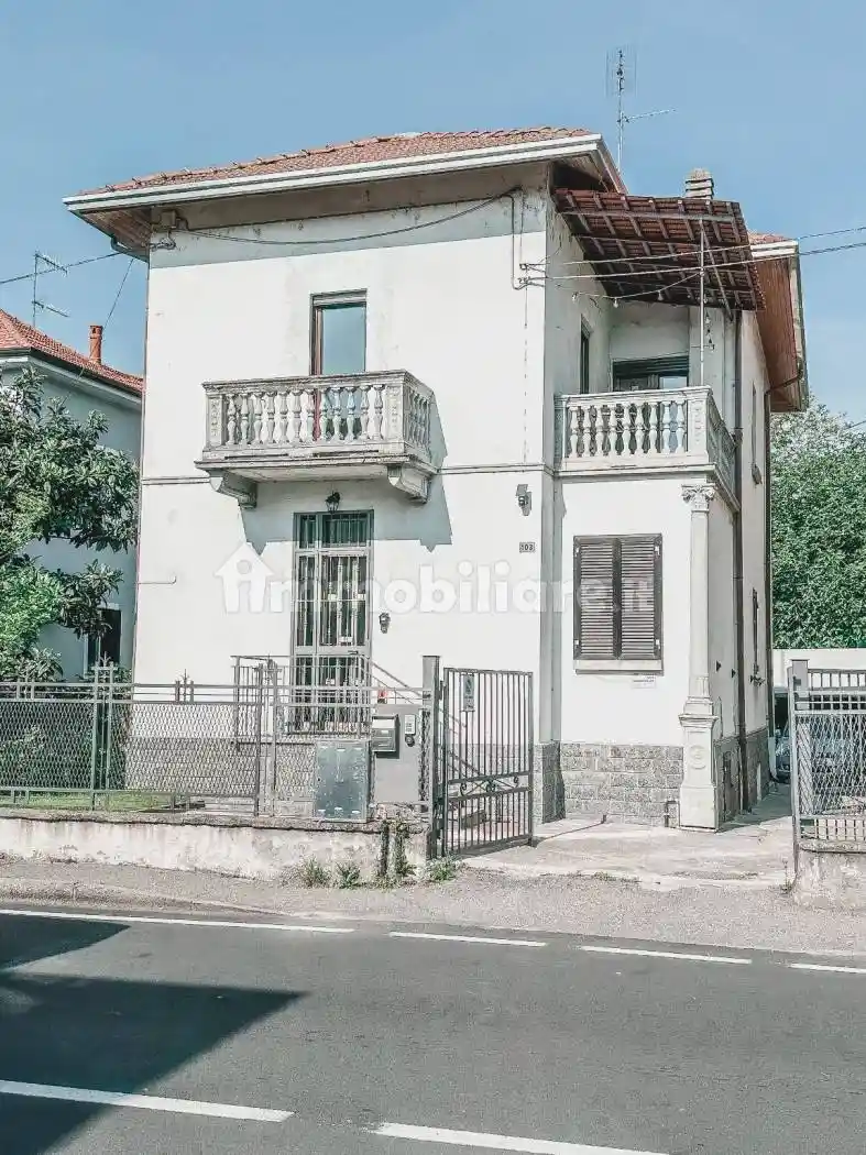 Villa in vendita a Arona