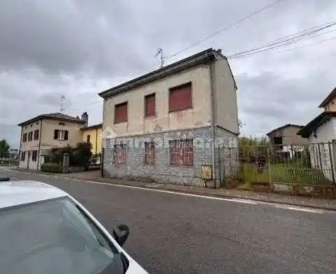 Casa indipendente in vendita a Robecco Pavese