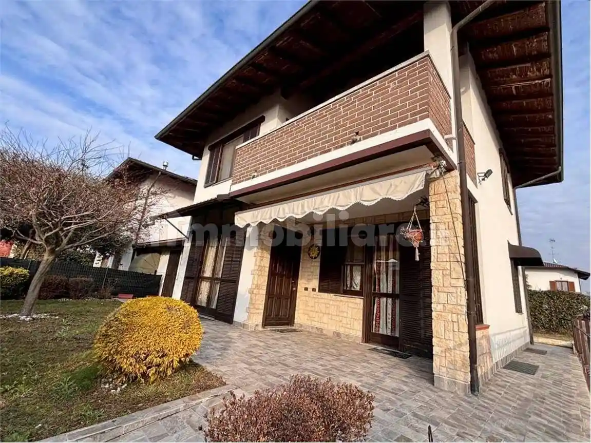 Villa in vendita a Pombia