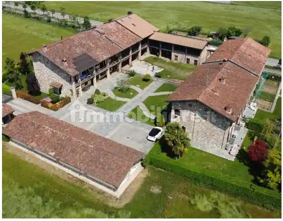 Palazzo - Edificio in vendita a Romano di Lombardia