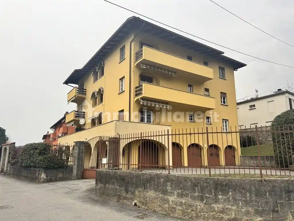 Appartamento in affitto a Abbadia Lariana