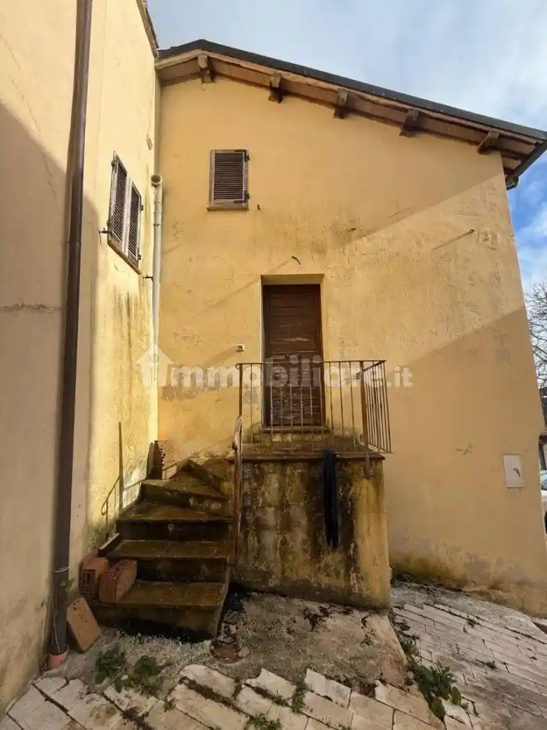 Casa indipendente in vendita a Foligno