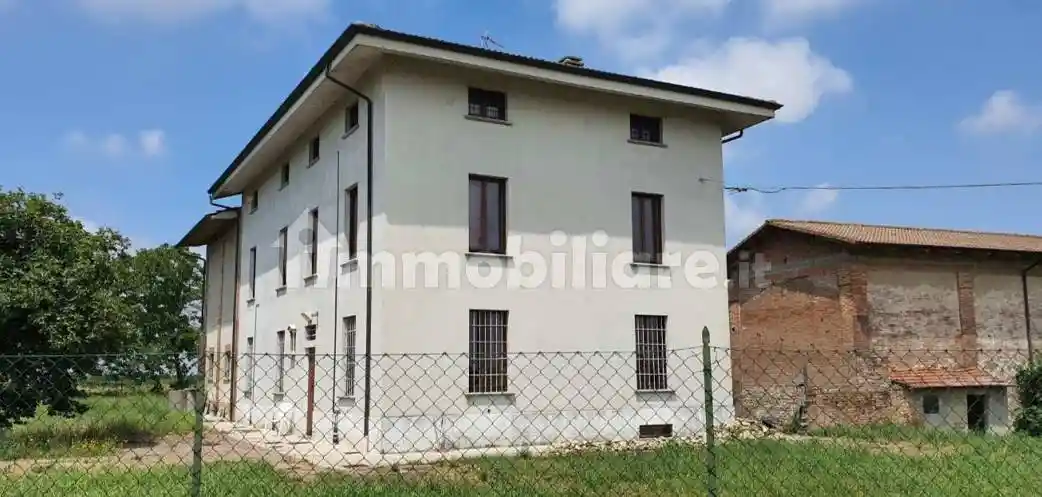 Palazzo - Stabile in vendita a Fiorenzuola d'Arda