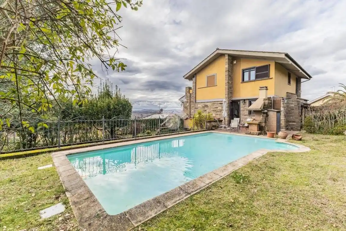 Villa in vendita a Sutri