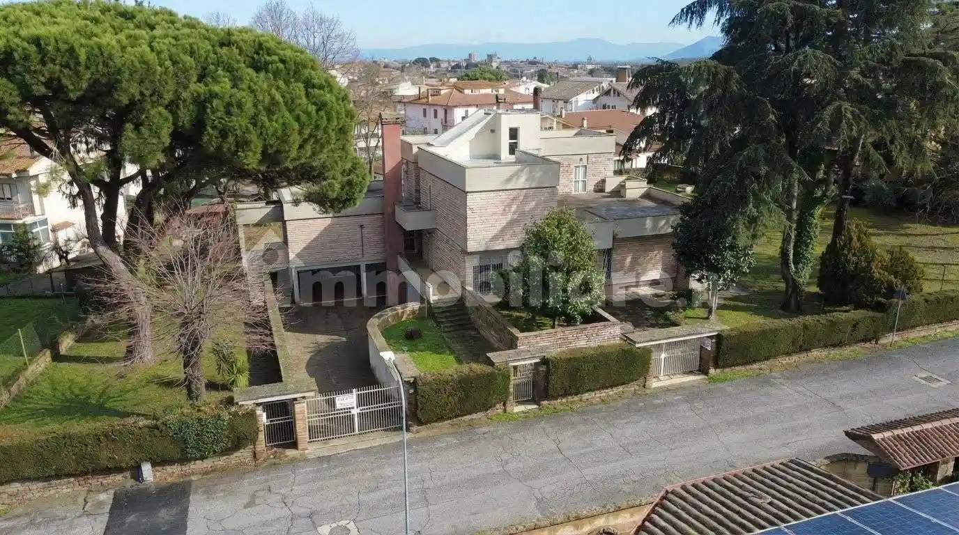Villa in vendita a Nepi