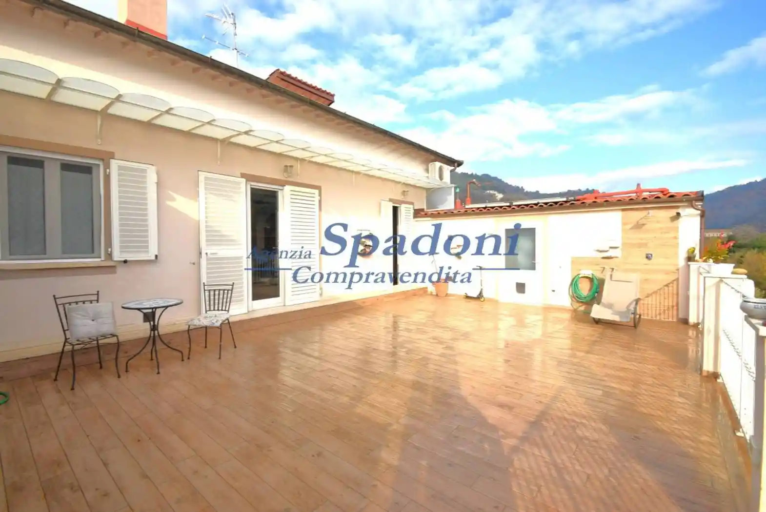 Casa indipendente in vendita a Pescia